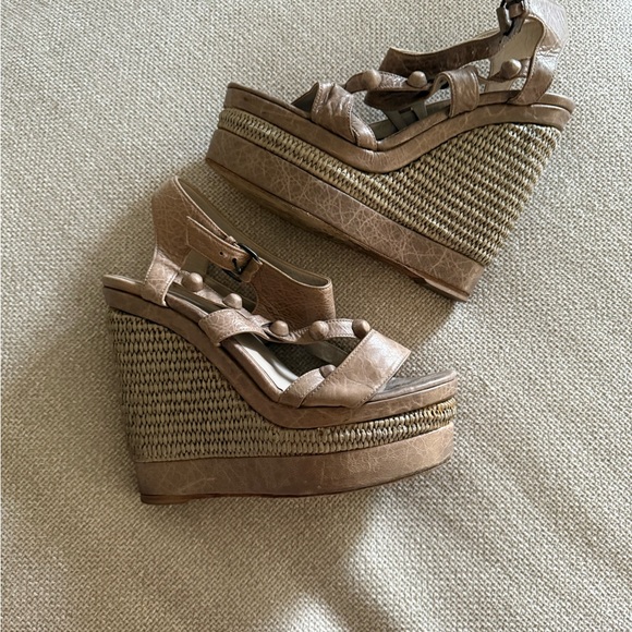 Stylish Tan Balenciaga Wedge Sandals - Picture 1 of 9